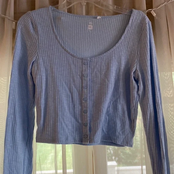 me to we crop long sleeve - Picture 1 of 3